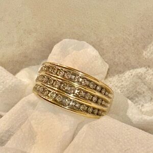 10k yellow gold ring with 3 rows of small Diamonds approx SZ 6-3/4